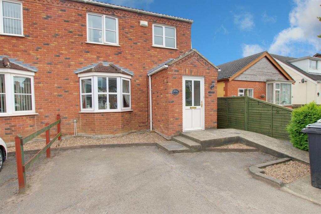 3 bedroom semidetached house for sale in Eastfield Road, Louth, LN11