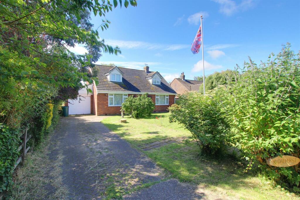 4 bedroom detached house for sale in Conisholme Road, North Somercotes, LN11