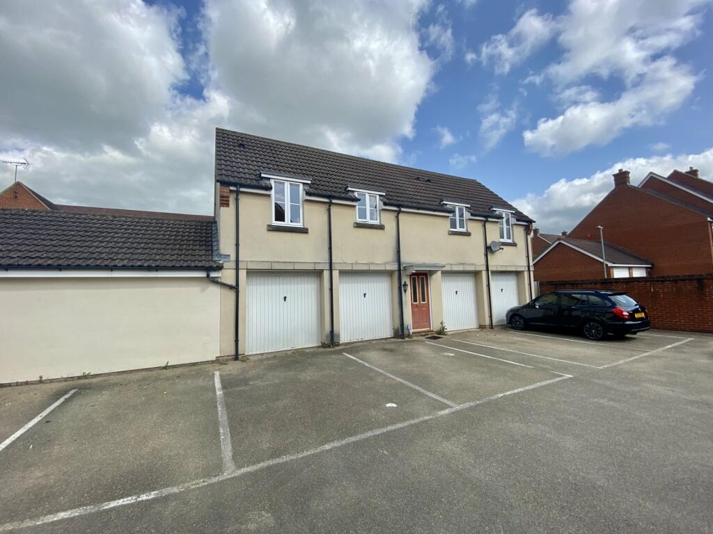 2 bedroom detached house for sale in Braxton Road, Swindon, Wiltshire, SN25