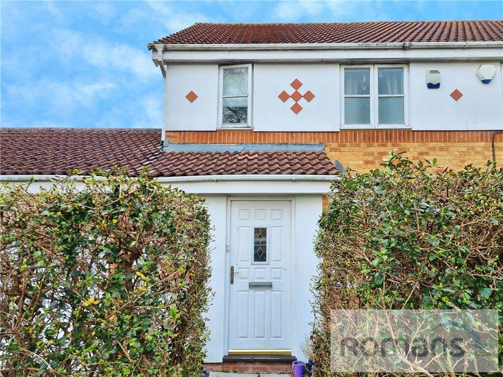 3 bedroom semi-detached house for sale in Emerson Close, Swindon, Wiltshire, SN25