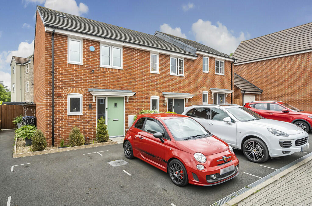 2 bedroom end of terrace house for sale in Ray Close, Purton, Swindon, SN5