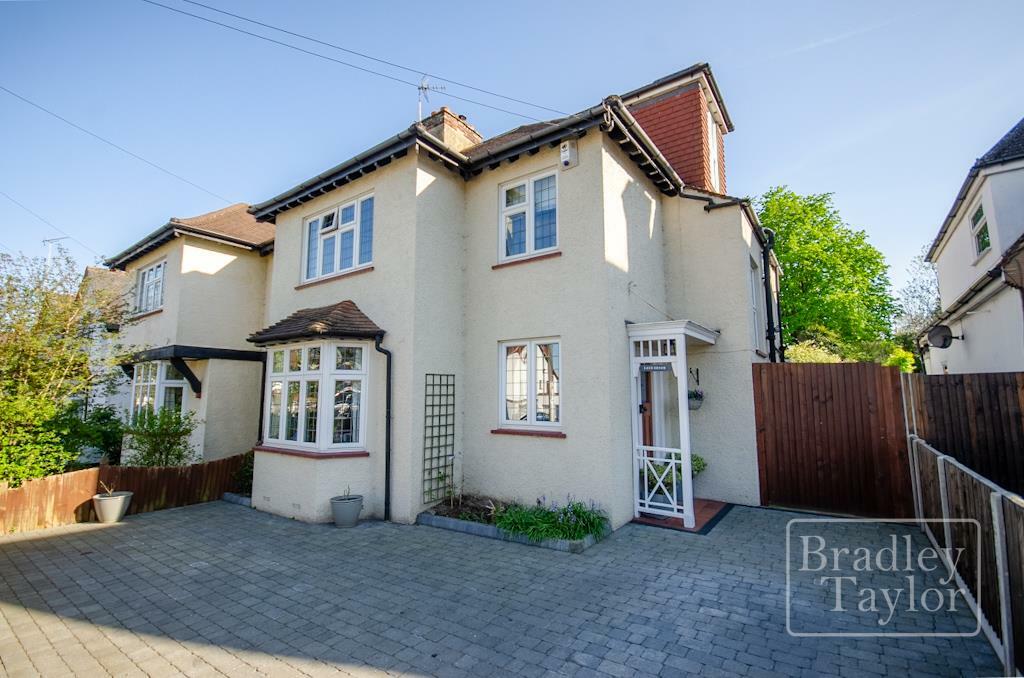 5 bedroom semidetached house for sale in Parrock Avenue, Gravesend, DA12
