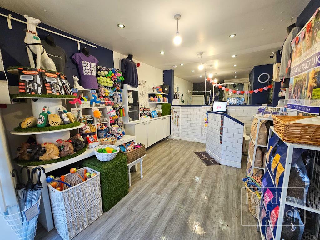 Commercial property for rent in Watery Lane, AshtonOnRibble, Preston, PR2