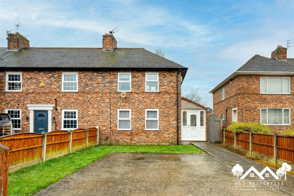 3 bedroom end of terrace house for sale in Second Avenue, Rainhill