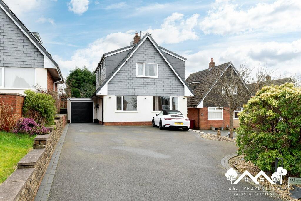 4 bedroom detached house for sale in Warrenside Close, Ramsgreave