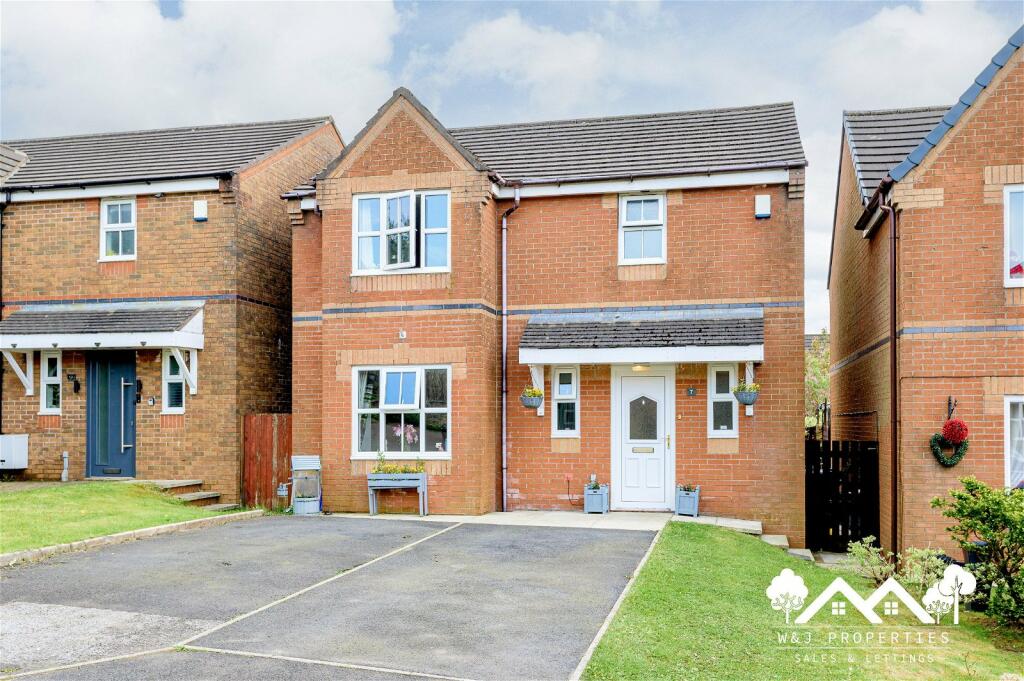 3 bedroom detached house for sale in Delamere Close, Altham, Accrington