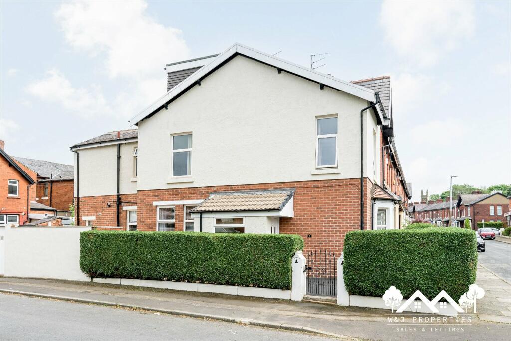 5 bedroom end of terrace house for sale in Grant Road, Witton