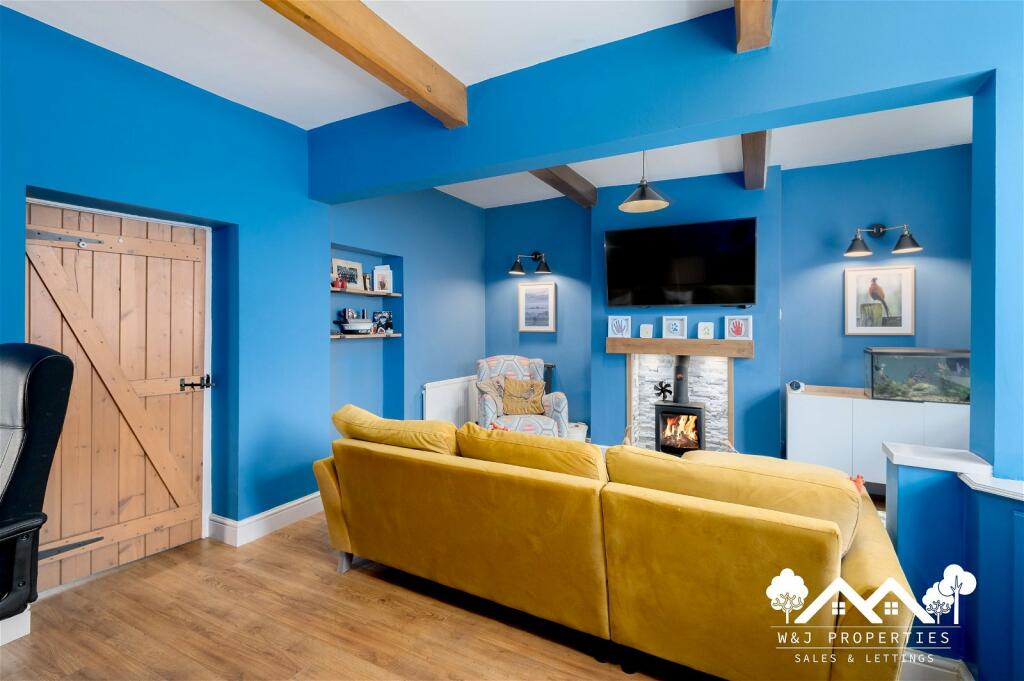 3 bedroom terraced house for sale in Castle Keep, Parson Lane