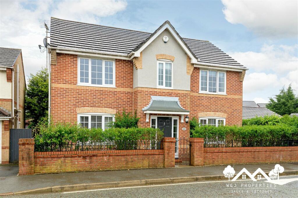 4 bedroom detached house for sale in Milking Lane, Lower Darwen, BB3