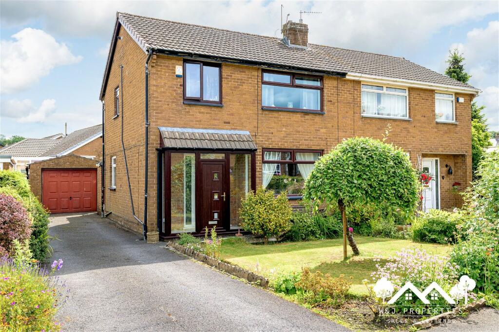 3 bedroom semidetached house for sale in The Crescent, Feniscowles, BB2