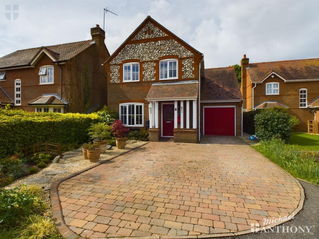 4 bedroom detached house for sale in Church Farm Close, Bierton