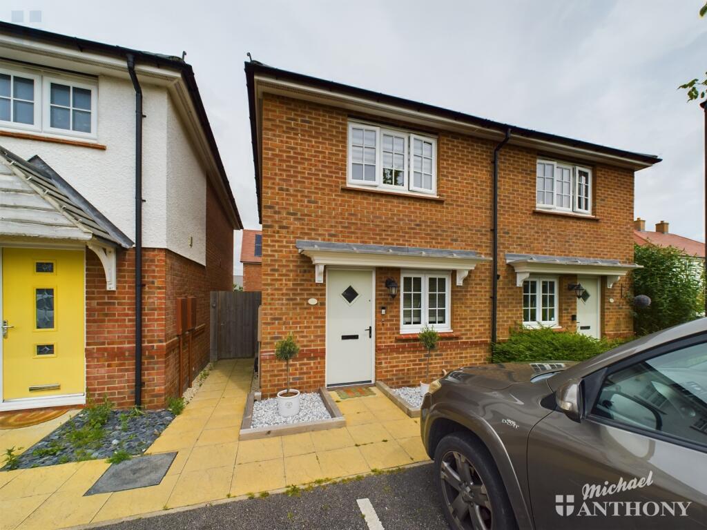 2 bedroom semidetached house for sale in Field Rose, Weston Turville, Aylesbury, HP22