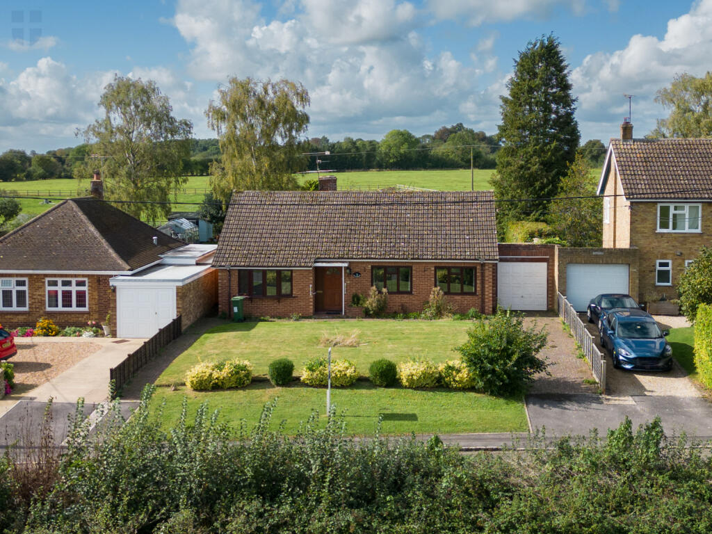 3 bedroom detached bungalow for sale in Upton Road, Upton, HP17