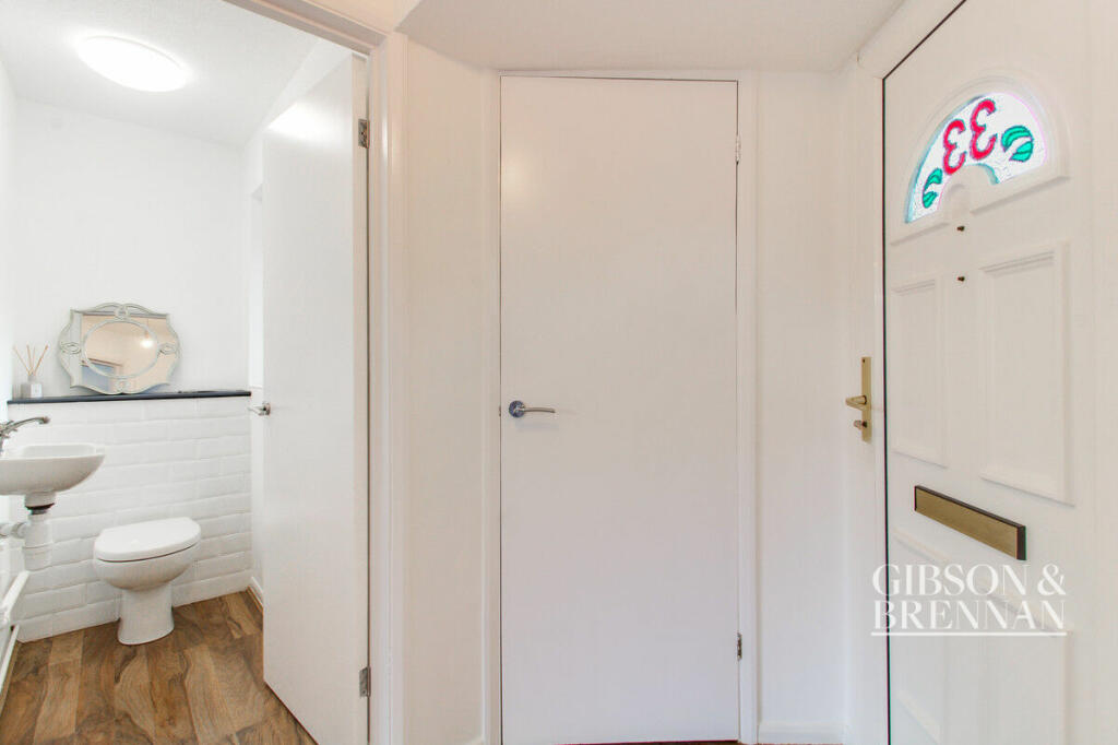 3 bedroom end of terrace house for sale in The Vale, Basildon, SS16