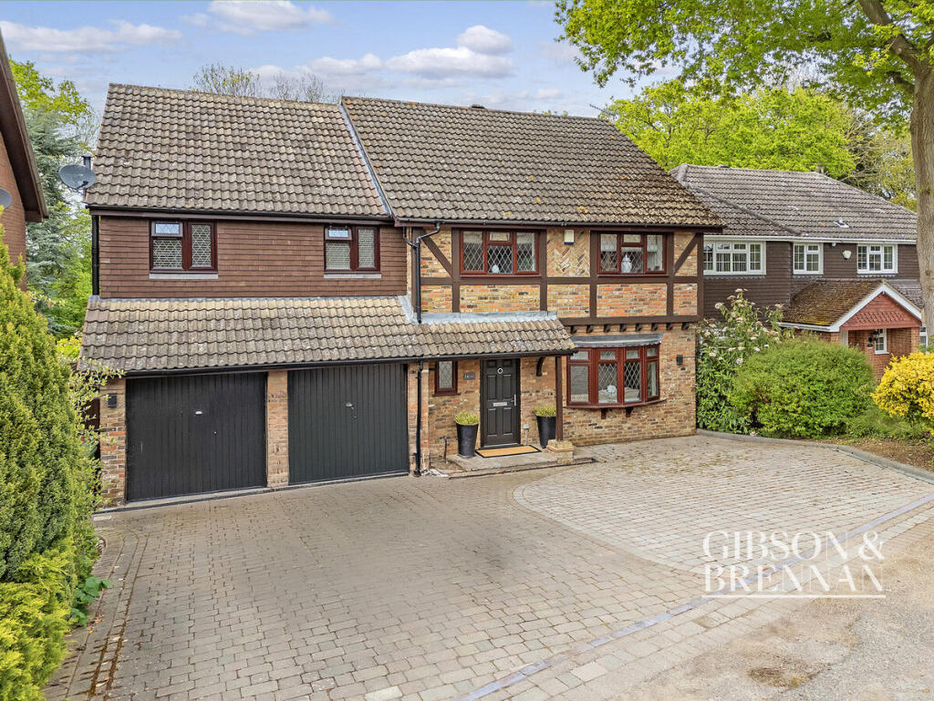 Main image of property: Lincefield, Basildon, SS16