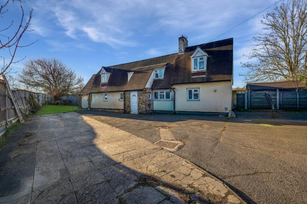 Main image of property: Nevendon Road, Wickford, Essex, SS12