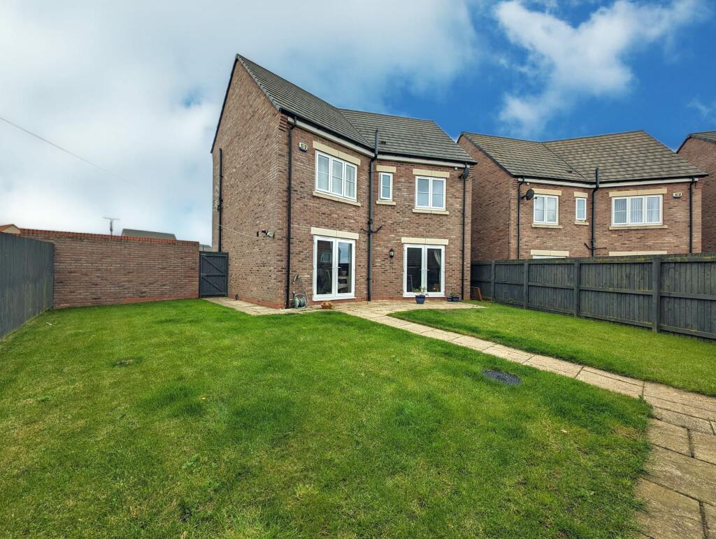 4 bedroom detached house for sale in Howgate Drive, Eastfield