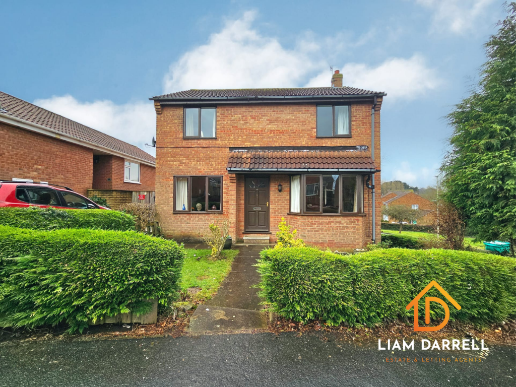 4 bedroom detached house for sale in Hovingham Drive, Scarborough