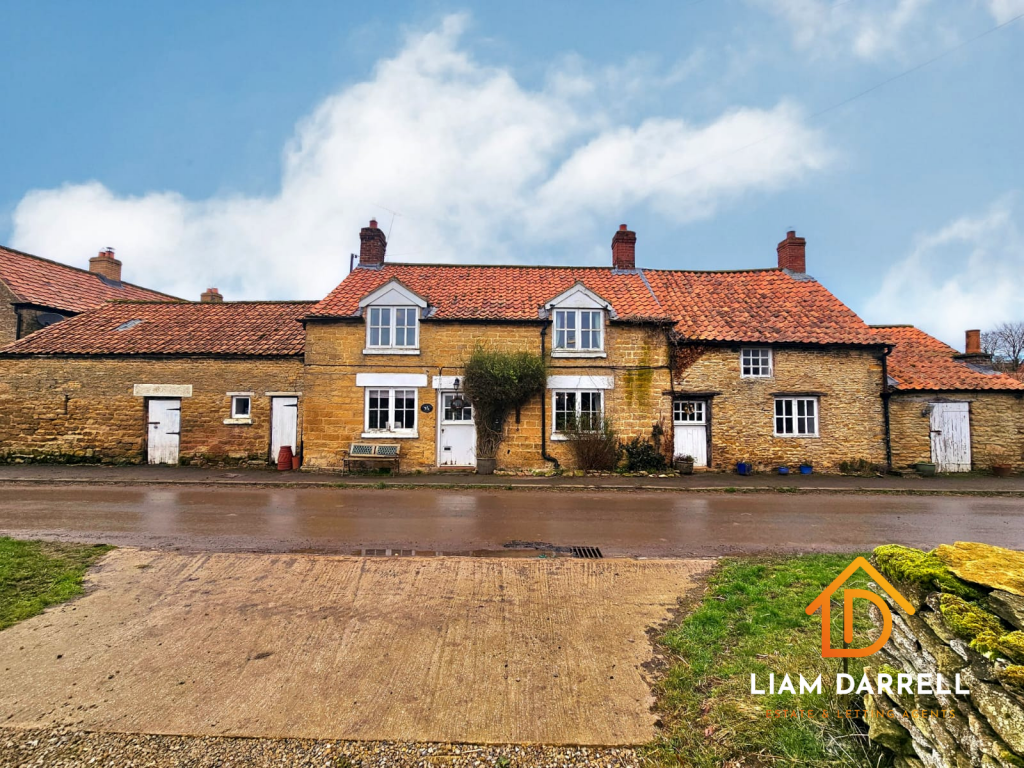 3 bedroom cottage for sale in West Lane, Snainton, Scarborough, North