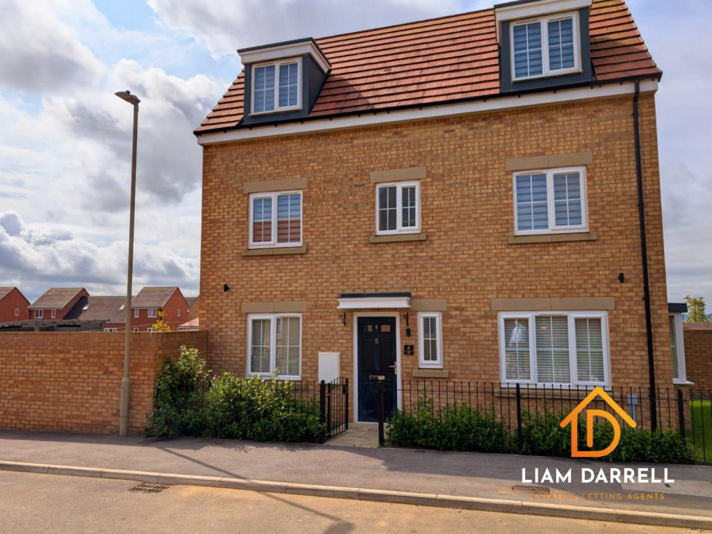 4 bedroom detached house for sale in Shield Way, Eastfield, Scarborough