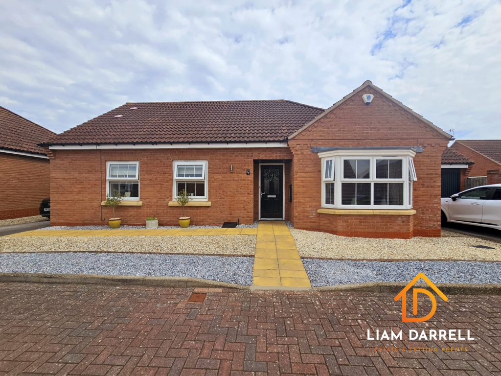 3 bedroom detached bungalow for sale in Fieldside Close, Cayton