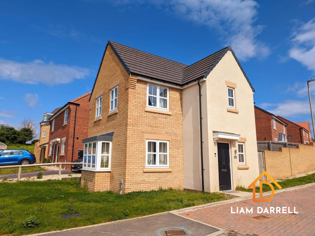 3 bedroom detached house for sale in Millfields Drive, Scalby