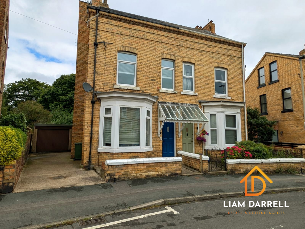 4 bedroom semidetached house for sale in Garfield Road, Scarborough
