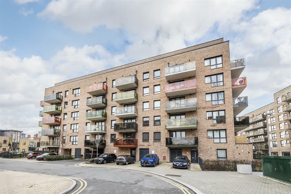 2 bedroom flat for sale in Moreno House, Walthamstow, London, E17