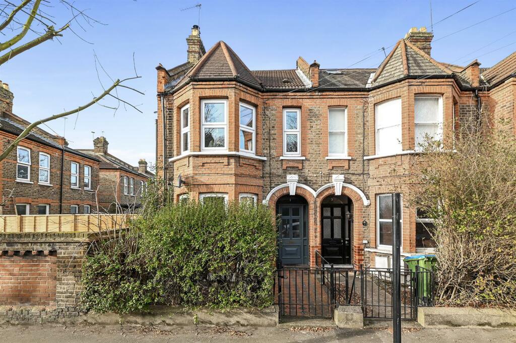 1 bedroom flat for sale in Carr Road, Walthamstow, Waltham Forest, E17