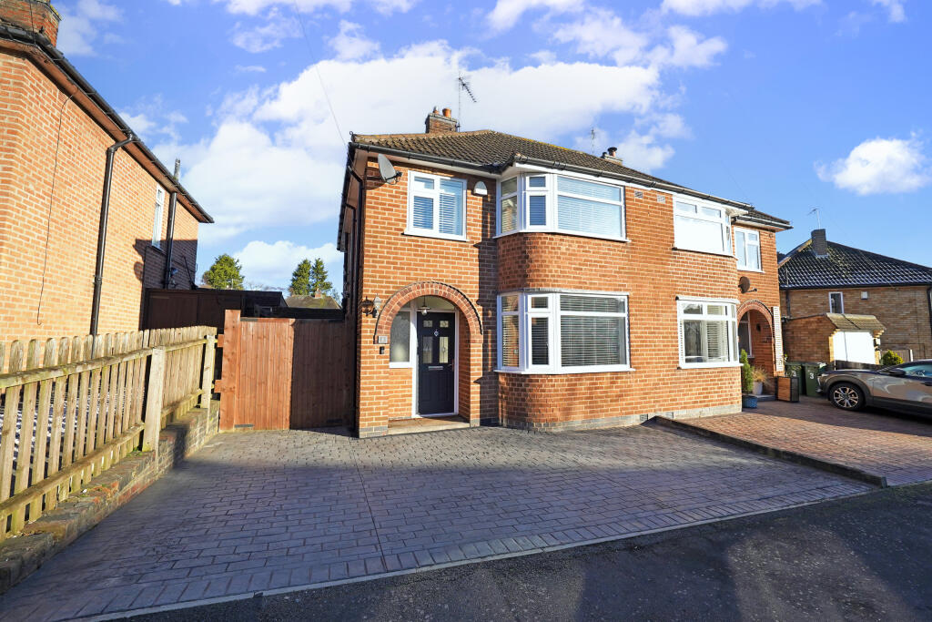 3 bedroom semidetached house for sale in Armson Avenue, Kirby Muxloe