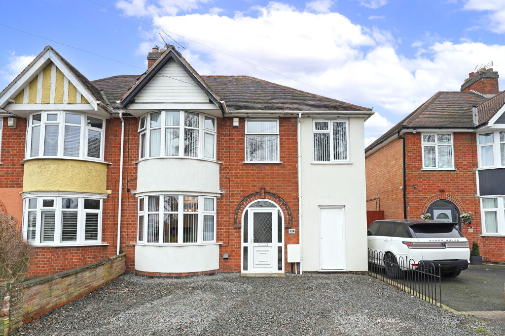 4 bedroom semidetached house for sale in Braunstone Lane, Leicester, Leicestershire, LE3