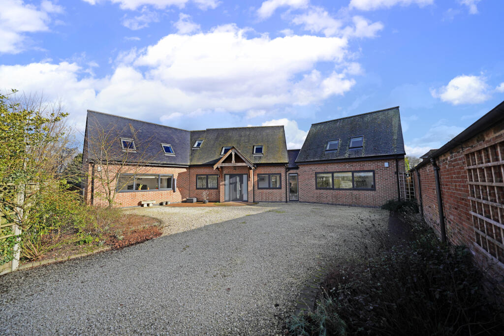 4 bedroom detached bungalow for sale in Desford Road, Kirby Muxloe
