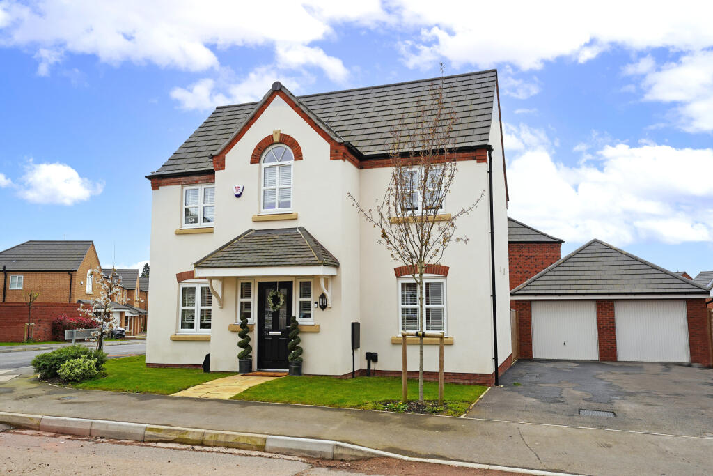 4 bedroom detached house for sale in Morcom Drive, Aylestone, Leicester, Leicestershire, LE2