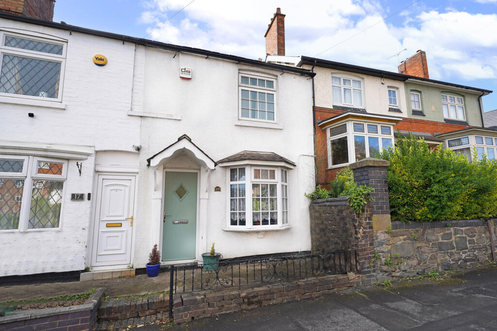 2 bedroom terraced house for sale in New Street, Oadby, Leicestershire, LE2