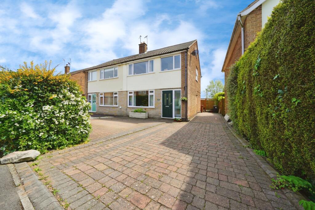 3 bedroom semidetached house for sale in Oakfield Avenue, Markfield, Leicester, Leicestershire
