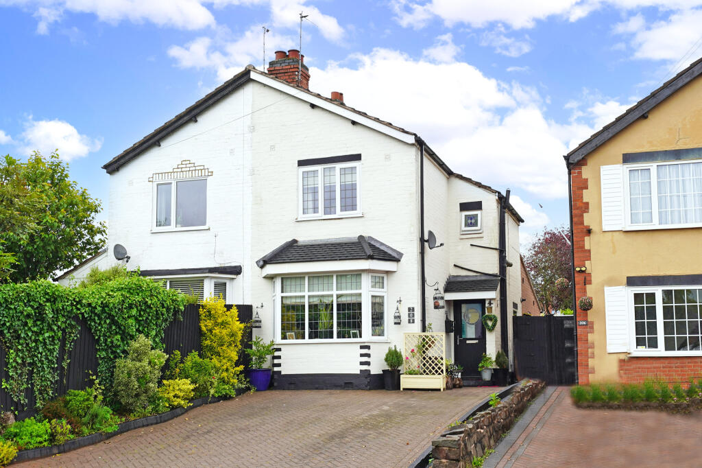 3 bedroom semidetached house for sale in Markfield Road, Groby