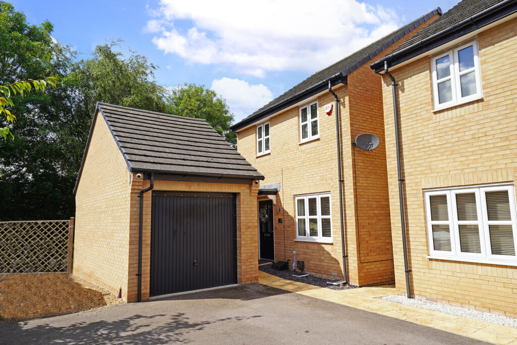 3 bedroom detached house for sale in Meteor Way, Whetstone, Leicester