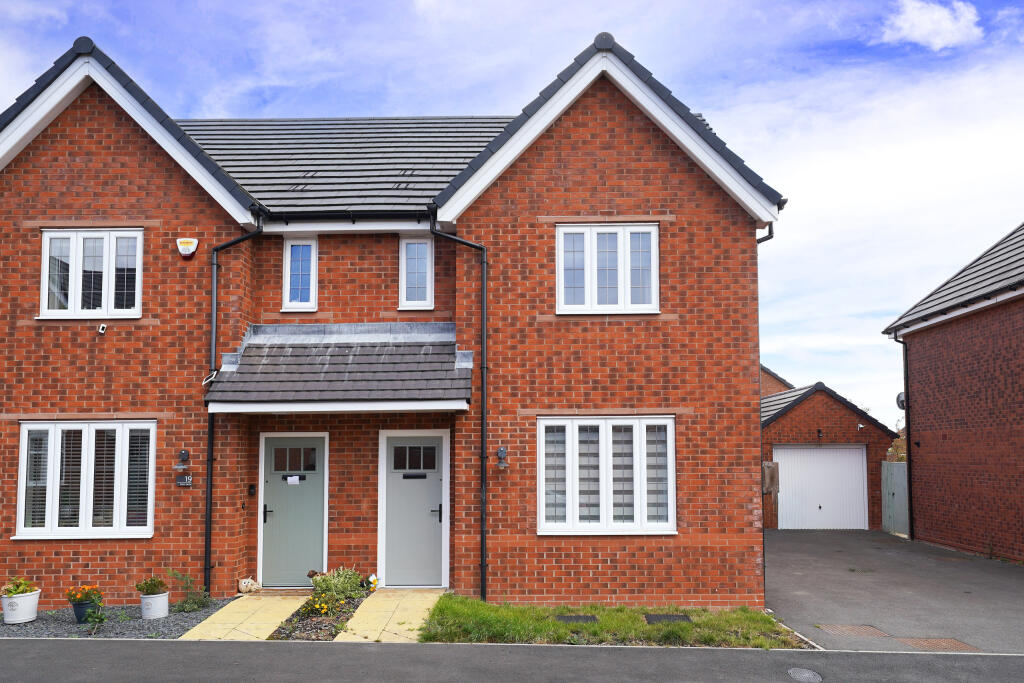3 bedroom semi-detached house