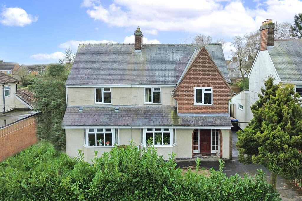 5 bedroom detached house for sale in Leicester Road, Markfield, Leicester, Leicestershire, LE67