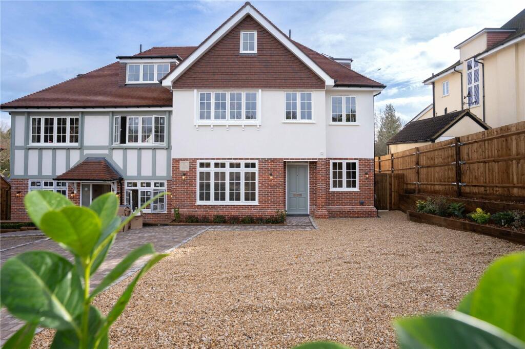 5 bedroom semidetached house for sale in Kingsway, Chalfont St. Peter