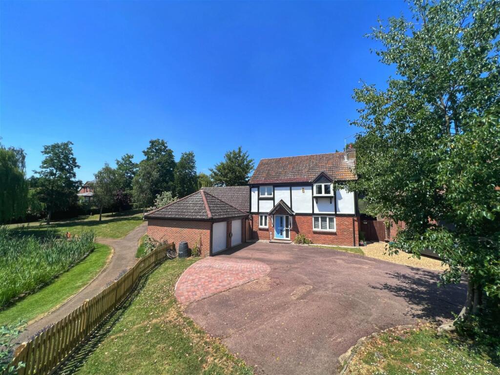 4 bedroom detached house for sale in Waterloo Way, Irthlingborough