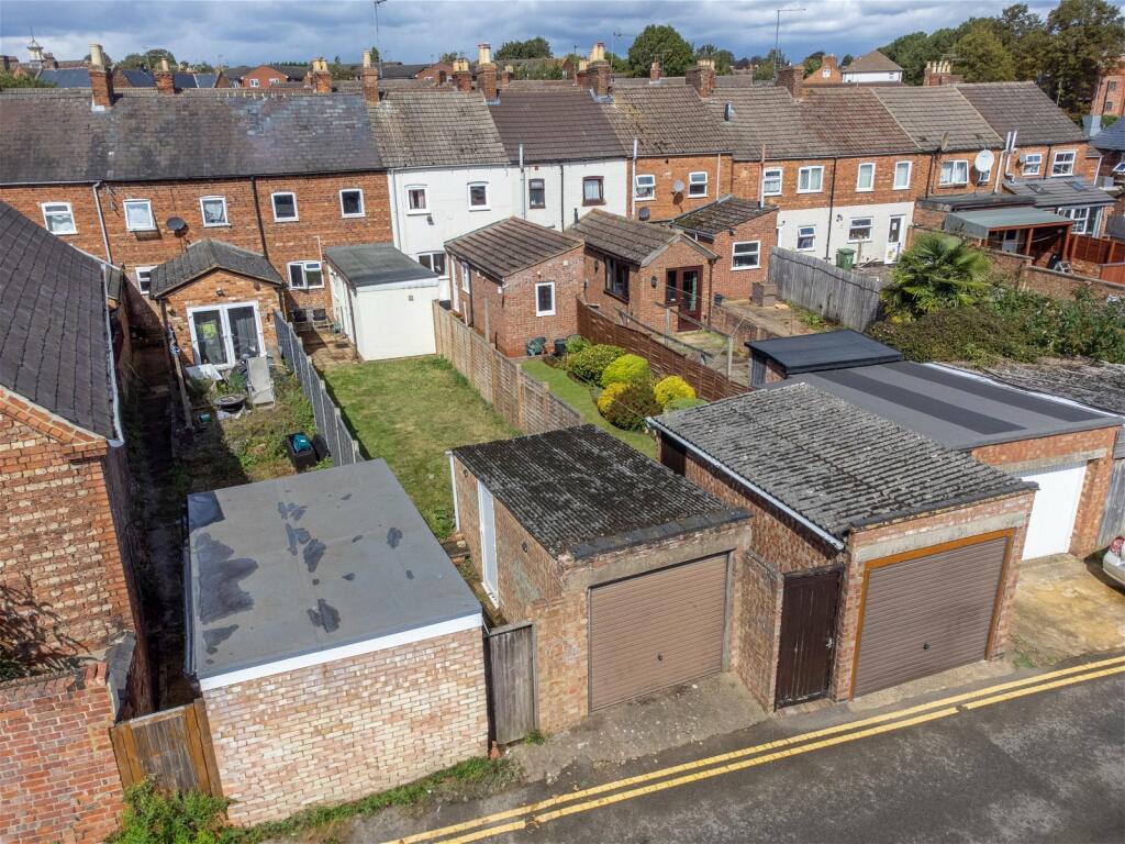 3 bedroom terraced house for sale in Alma Street, Wellingborough, NN8