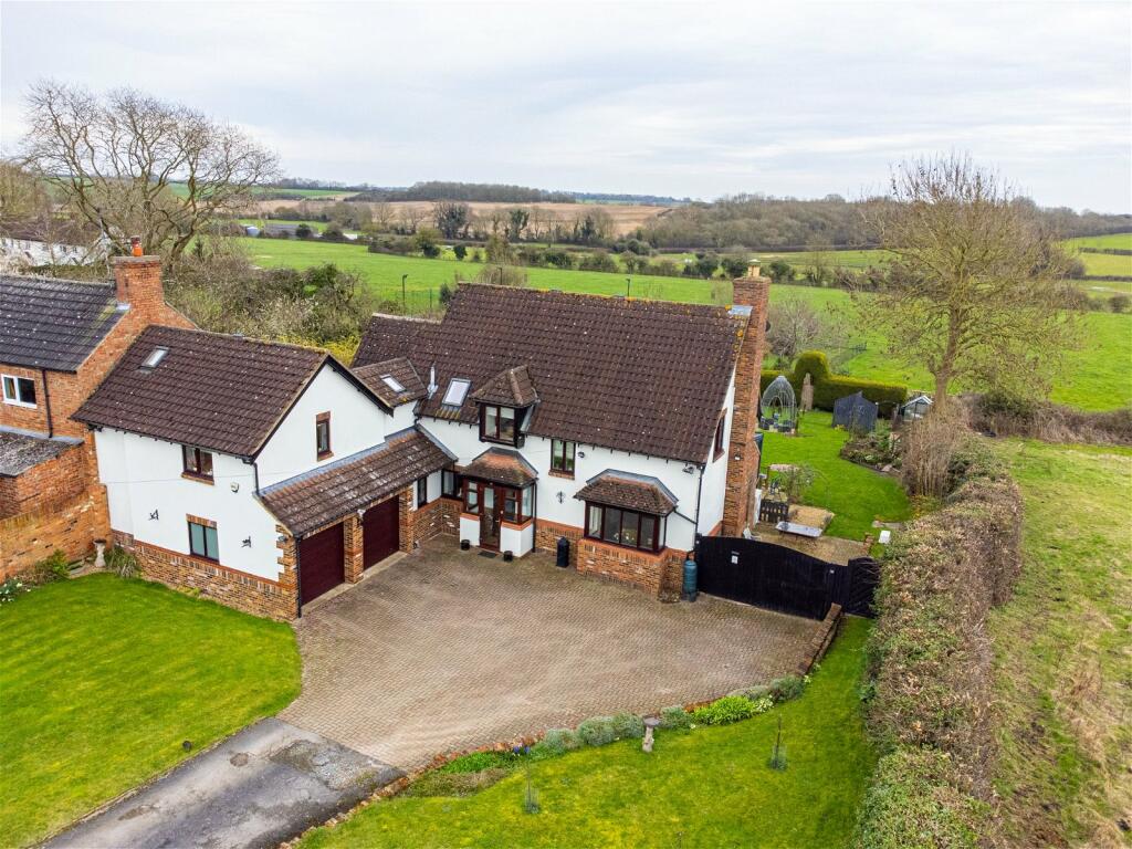 5 bedroom link detached house for sale in Church Walk, Newton Bromswold