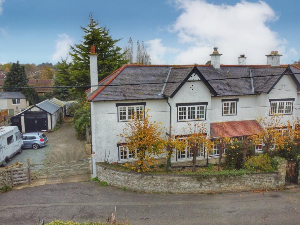 3 bedroom cottage for sale in East Street, Stanwick, Wellingborough