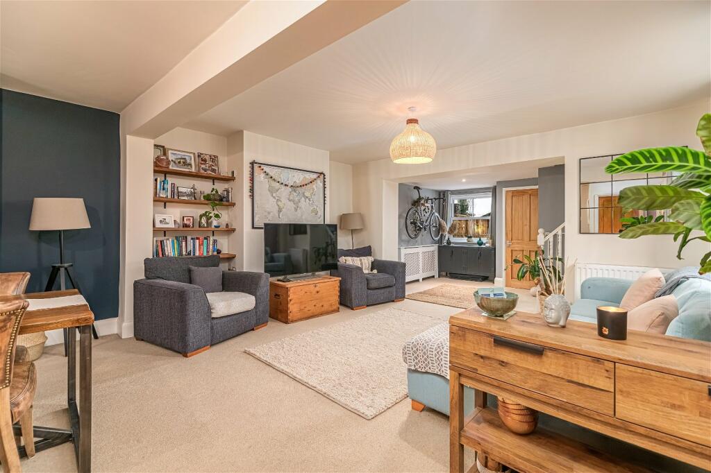 4 bedroom semidetached house for sale in East Street, Stanwick, NN9