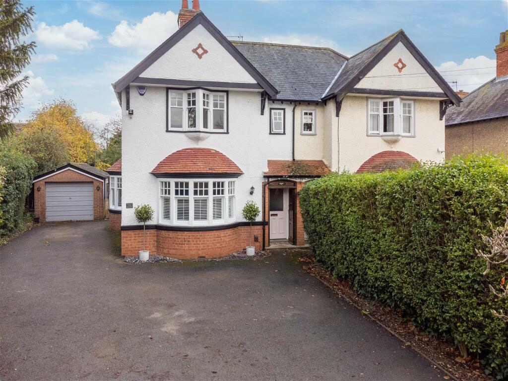 3 bedroom semidetached house for sale in Wellingborough Road, Rushden