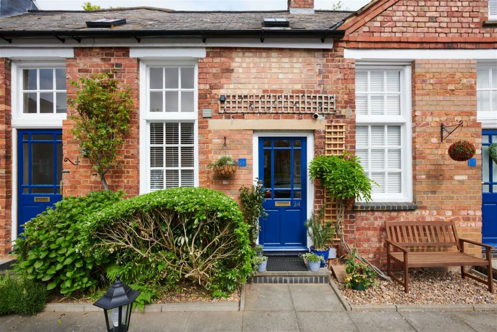 2 bedroom mews property for sale in Court Mews, Wellingborough, NN8 1PG, NN8