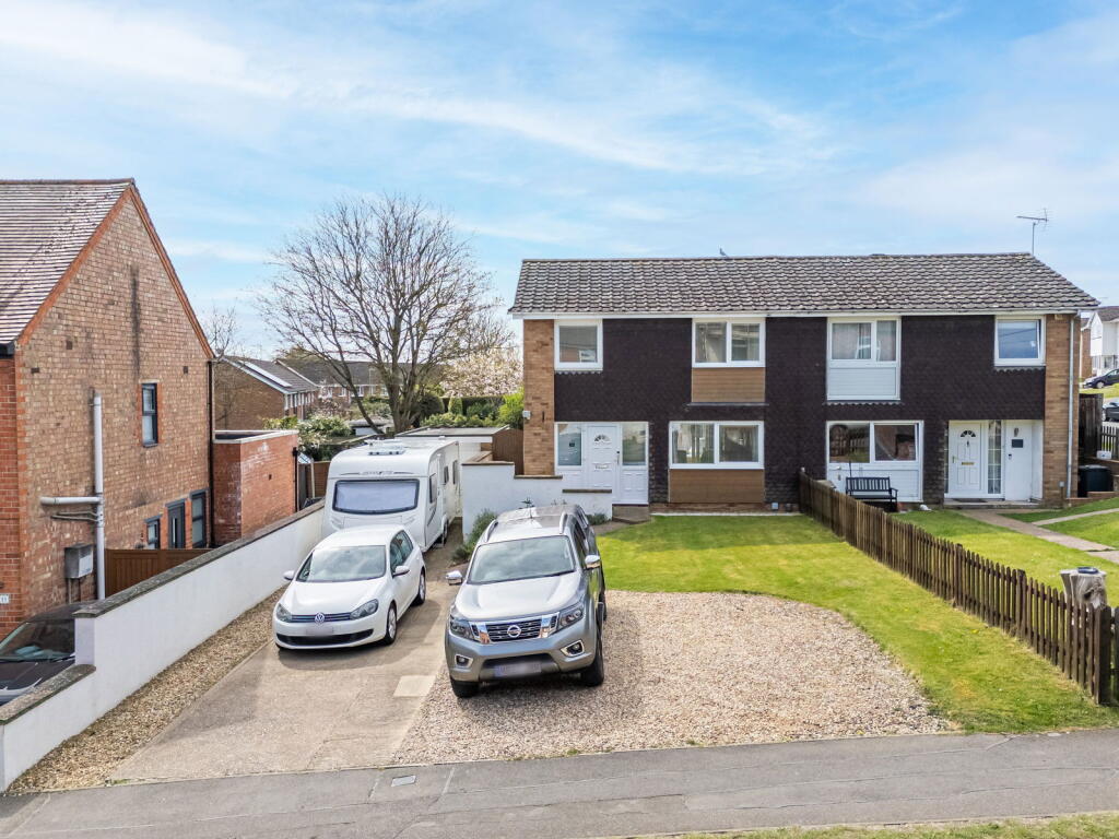 Main image of property: Weavers Road, Wellingborough, NN8 3JB