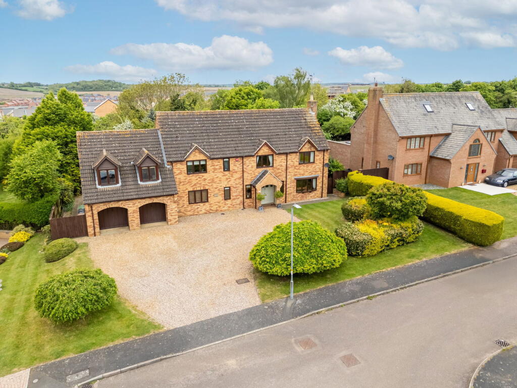 Main image of property: Holme Close, Wellingborough, NN9 5YF