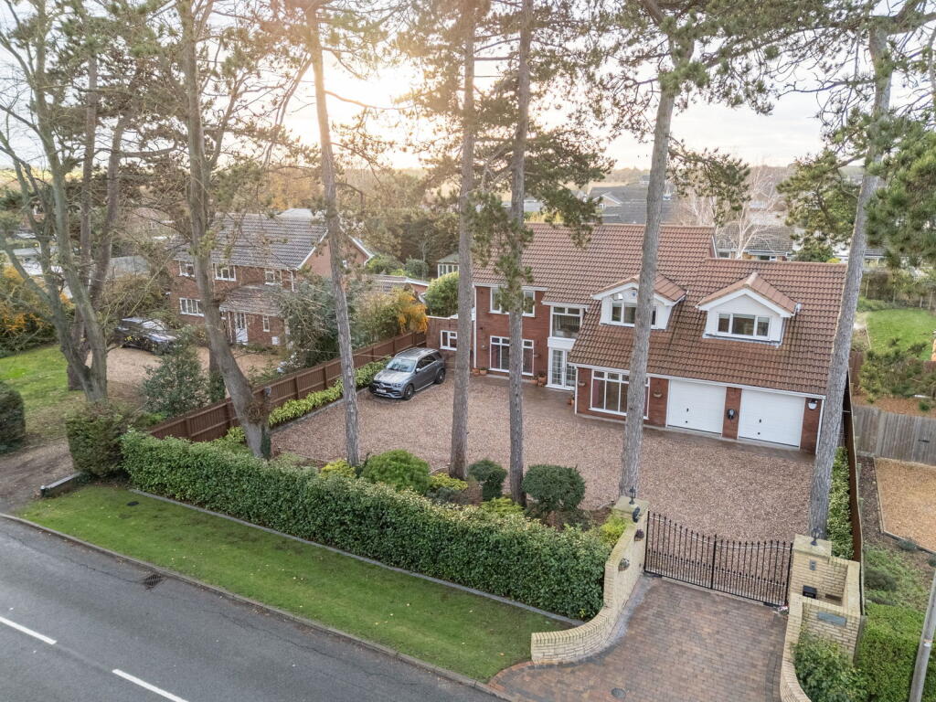 Main image of property: Chelveston Road, Raunds, NN9 6DA